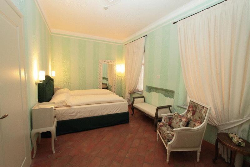 Villa Morneto Vignale Стая снимка